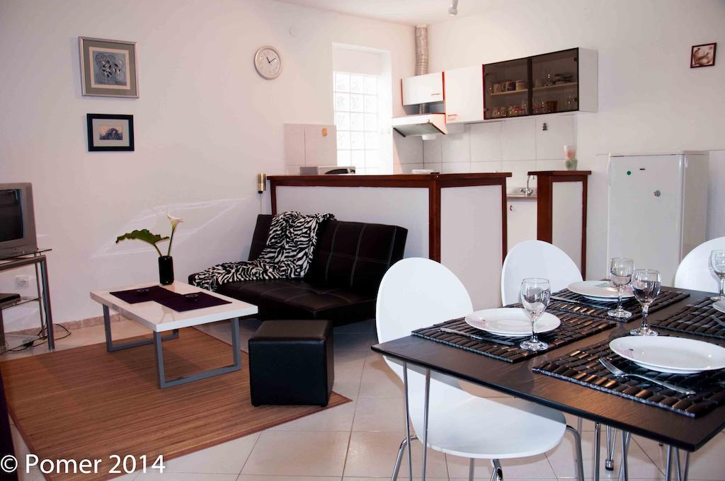 Apartments Finera Pomer Kamer foto